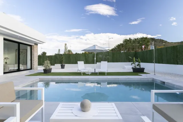 Villa independiente moderna con 3 dormitorios y piscina privada a la venta en Calasparra(Murcia) — 2