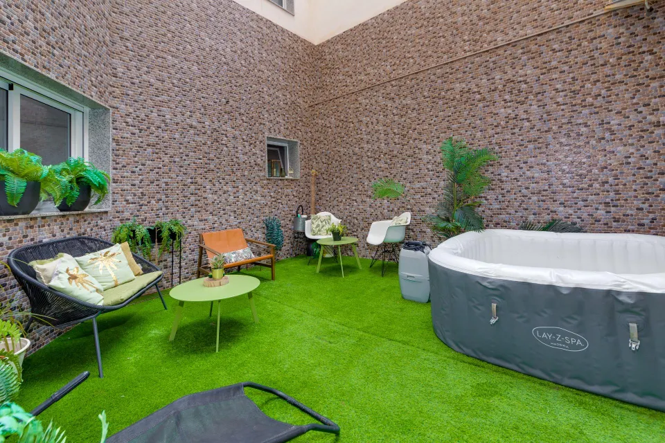 EXCLUSIVA VIVIENDA DE 250M2 EN DOS PLANTAS, CENTRICA Y A 200M DE LA PLAYA DEL CURA