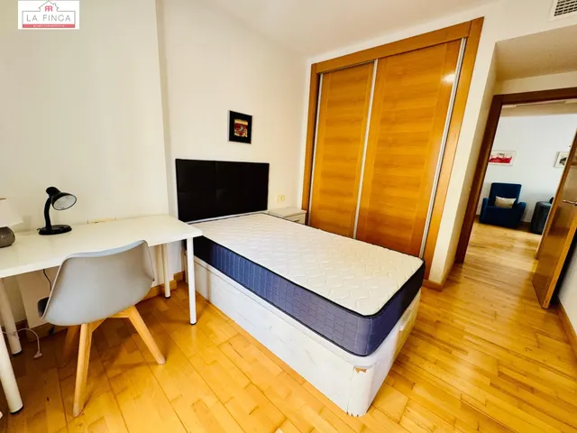 VIVIENDA 2 DORMITORIOS GARAJE Y TRASTERO CERCA DEL CENTRO — 25