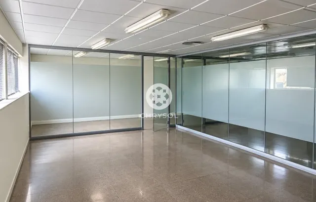 Exclusiva nave industrial tipo c con edificio corporativo junto a zona franca y fira de Barcelona. — 30