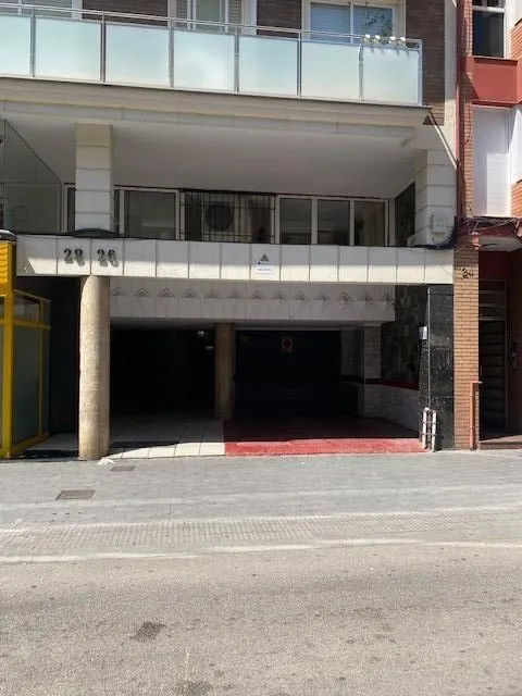 Parking en Av. Generalitat 26 (coche mediano o pequeño) — 19