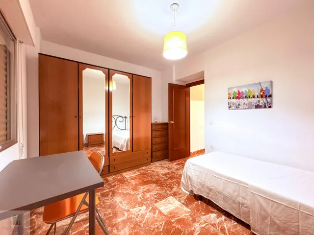 En venta en Valdepasillas, junto a Sinforiano Madroñero — 42