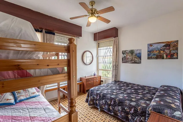 Gran casa con parcela y piscina en Cájar — 18