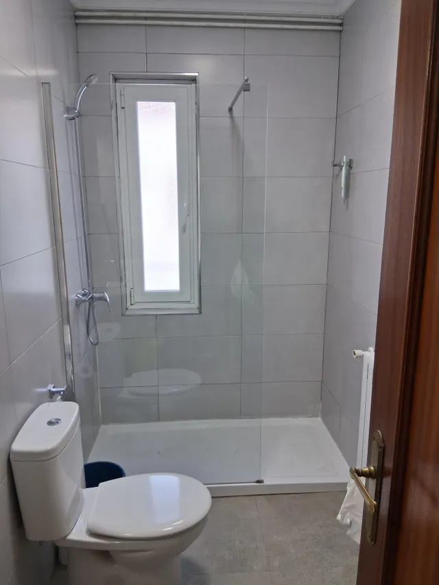 Amplio piso de cuatro dormitorios con muebles a estreno. — 12