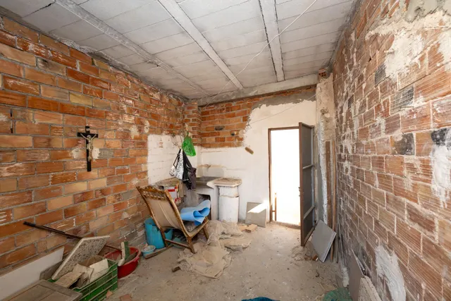 Casa para reformar en el centro de Lanjarón con gran potencial de inversión — 47