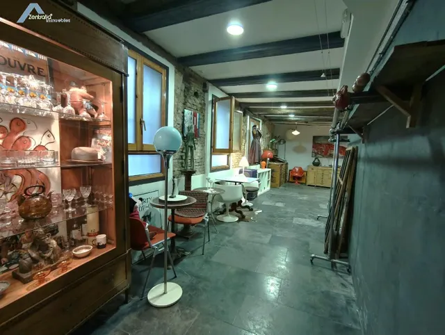 EXCLUSIVO LOCAL EN ZONA CALLE ALFONSO — 12