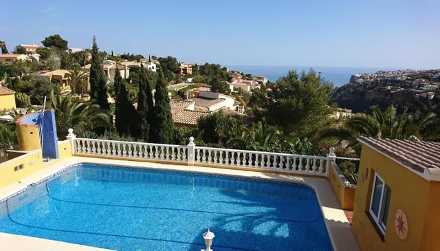 Villa en Benitachell con piscina y vistas al mar — 5