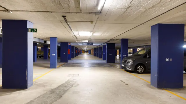 Parking 12m² en alquiler - Zona Franca — 21