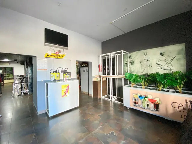 Negocio de hostelería en primera línea — 18