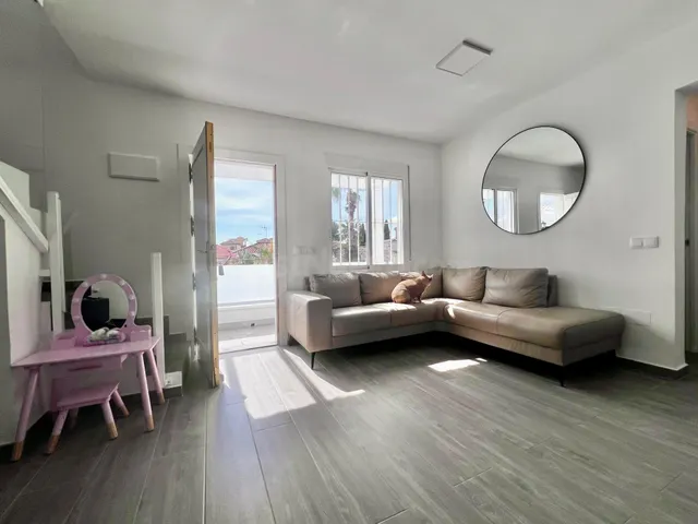 Villa de 5 dormitorios y 4 baños en San Miguel de Salinas (Alicante) — 14