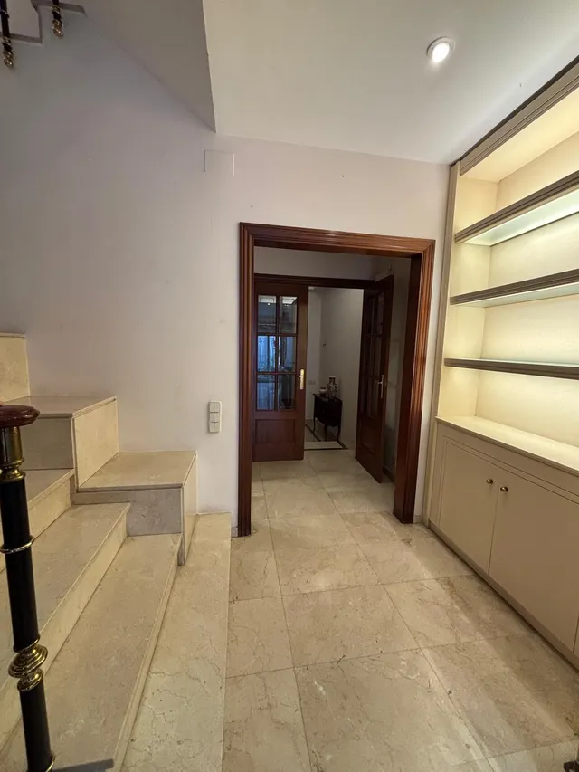 Espectacular Casa Unifamiliar con 2 Terrazas y Patio en el corazón de Hospitalet Centro — 17