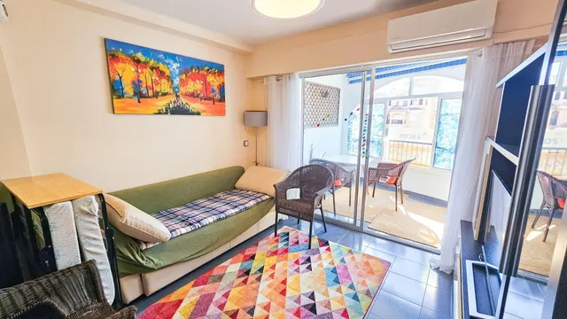 Apartamento con terraza, Alicante, Torrevieja. 1 habitación, 45 m2, 800 metros al mar — 3