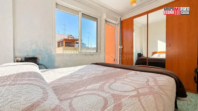 Vivienda de 3 dormitorios con balcón en Plaza Madrid, Elche (Alicante) — 3