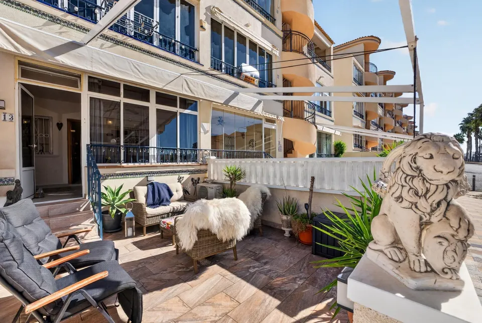 Villas Don Sancho V – Coqueto apartamento en planta baja con jardín, terrazas y piscina comunitaria. 2 dormitorios