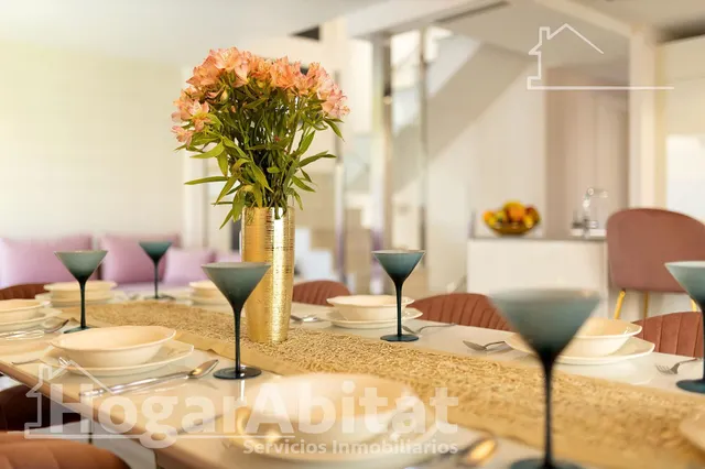 ¡EXTRAORDINARIO CHALET! AMPLIO Y SEMINUEVO CON PISCINA PRIVADA Y TRES TERRAZAS — 38