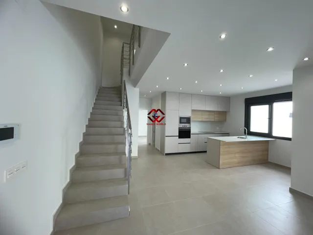 Chalet independiente de diseño con piscina privada y jardín en Heredades — 24