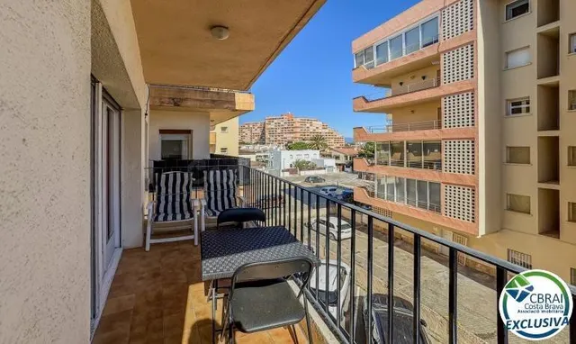 Acogedor apartamento de 2 habitaciones con terraza — Roses ( - foto 3