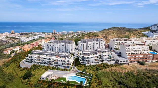 Ático de 3 dormitorios y 2 baños con vistas al Golf. Manilva