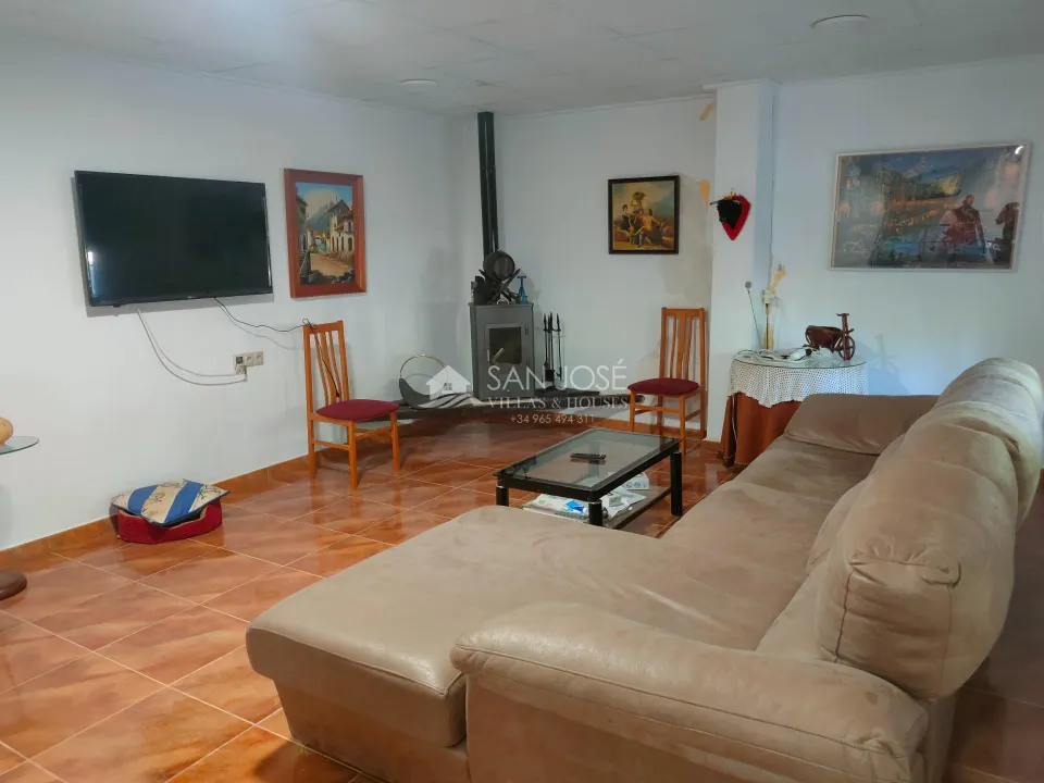 SE VENDE ESPLENDIDA CASA PARA ENTRAR A VIVIR  EN LA ROMANA