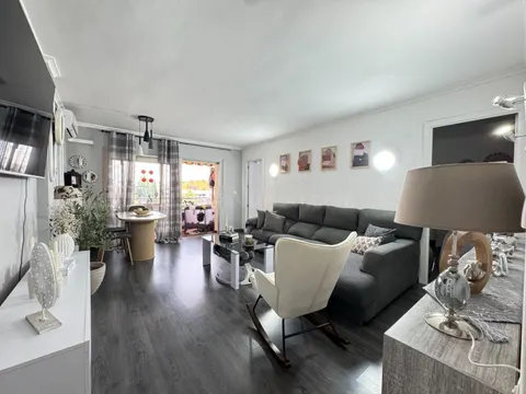 Amplio piso totalmente reformado en el corazón de Salou. A un paso de todo!