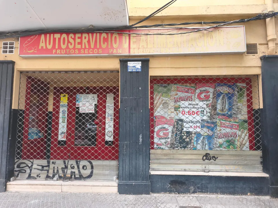 Local Comercial en Alquiler en el Corazón de Almansa por €700