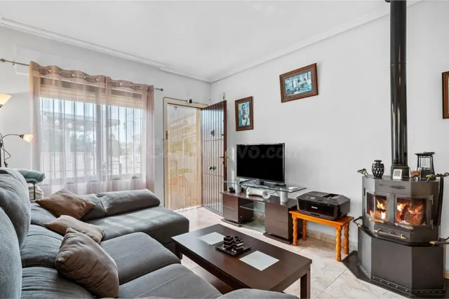 Casa adosada soleada con amplias terrazas en La Zenia - foto 5