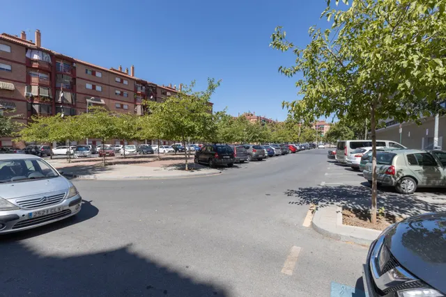 ⭐ LOCAL EN ESQUINA EN GRANADA CAPITAL – CREA TU PROPIO PROYECTO DESDE CERO — 13