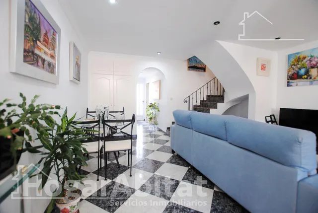 ADOSADO SEMINUEVO CON TERRAZA Y GARAJE — 27