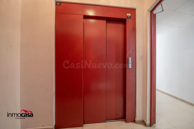 Exclusivo piso en Maracena 3 dormitorios, 2 baños y garaje y - foto 3