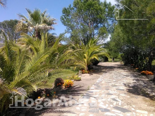 CHALET SEMINUEVO CON PISCINA, TERRAZA Y GARAJE — 39