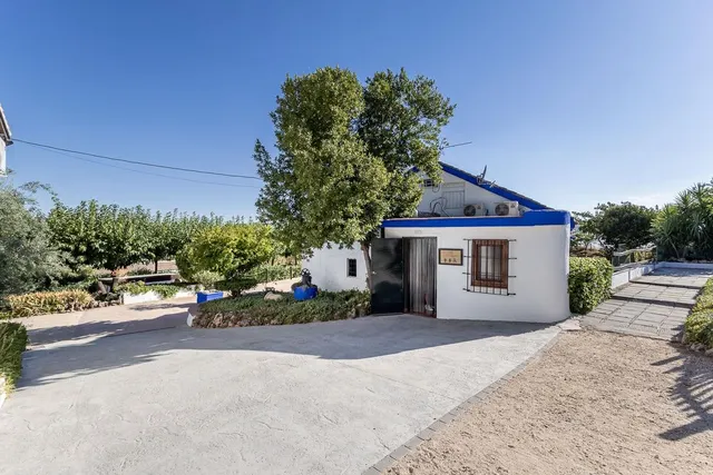 **NEGOCIO CONSOLIDADO DE EVENTOS Y ALOJAMIENTO TURÍSTICO EN UNA ESPECTACULAR FINCA ANDALUZA CERCA DE GRANADA** — 35