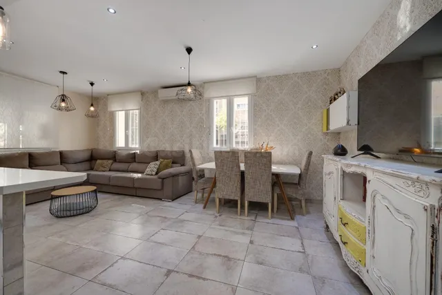 Exclusiva vivienda reformada en el corazón de Torrevieja con 3 amplios dormitorios — 5