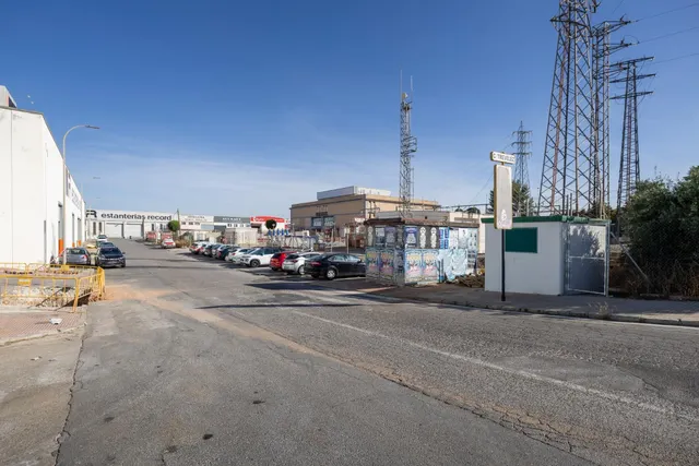 ¡Oportunidad Única! Amplia Nave Industrial en Albolote - foto 5