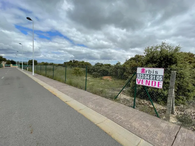 Urbis te ofrece una parcela en venta en Buenavista, Salamanc - foto 2