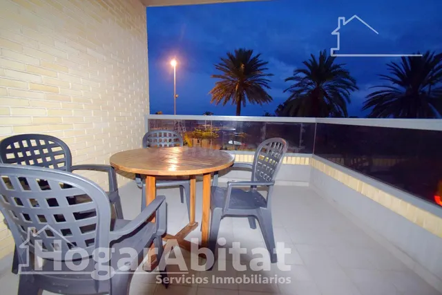 EN PRIMERA LÍNEA DE PLAYA CON TERRAZA, GARAJE Y ASCENSOR - foto 2