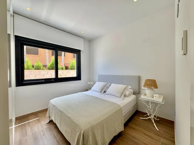 elegante villa con vistas parciales al mar. — 26