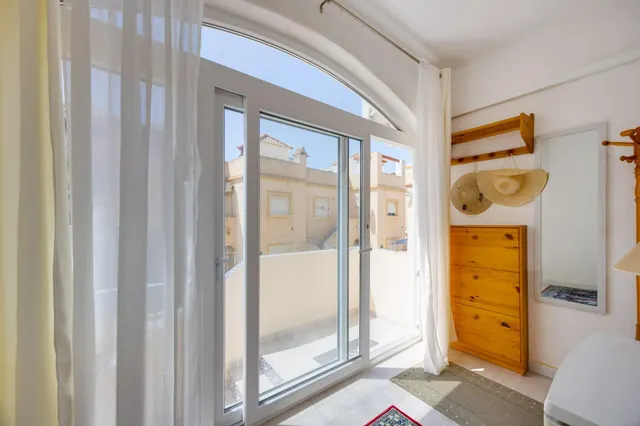 Bungalow de 1 dormitorio 1 baño en orihuela costa — 2