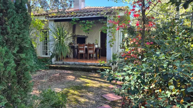 Precioso chalet con espectacular piscina y jardín autóctono — 30