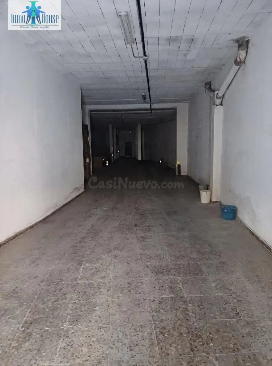 Amplio Local Comercial en el Corazón de Albacete - Ideal para Inversión