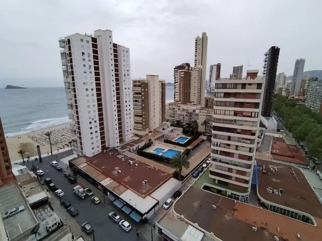 Gran Atico con vistas panoramicas al mar y Benidorm a unos pasos de playa Levante. — 6