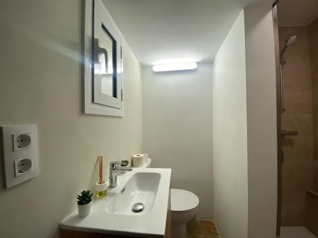 ESTUPENDO APARTAMENTO REFORMADO AL LADO DE SAGRADA FAMILIA — 19