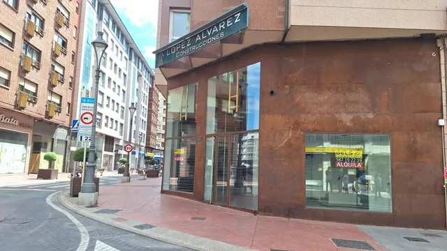 ¡OPORTUNIDAD ÚNICA DE ALQUILER EN EL CORAZÓN DE PONFERRADA!  🏙️✨ — 23