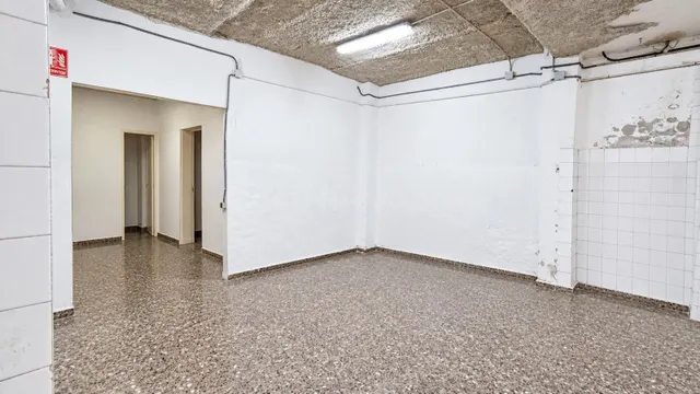 Local comercial en alquiler en russafa | 196 m2 | zona consolidada — 2