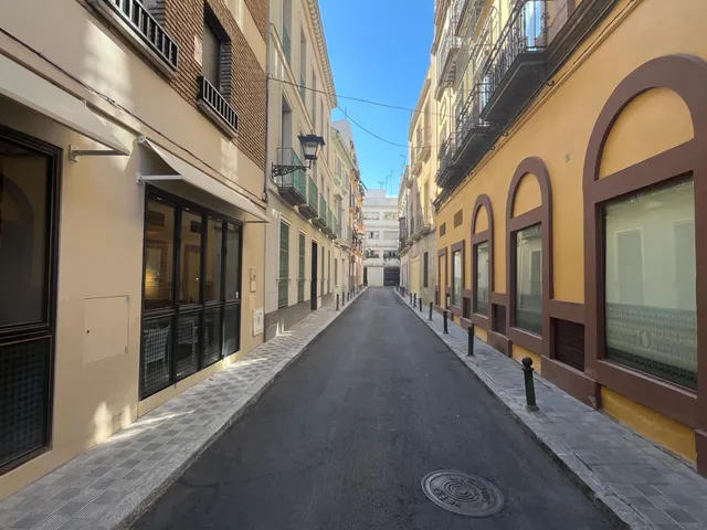 Se vende piso en la zona plaza del museo — 23
