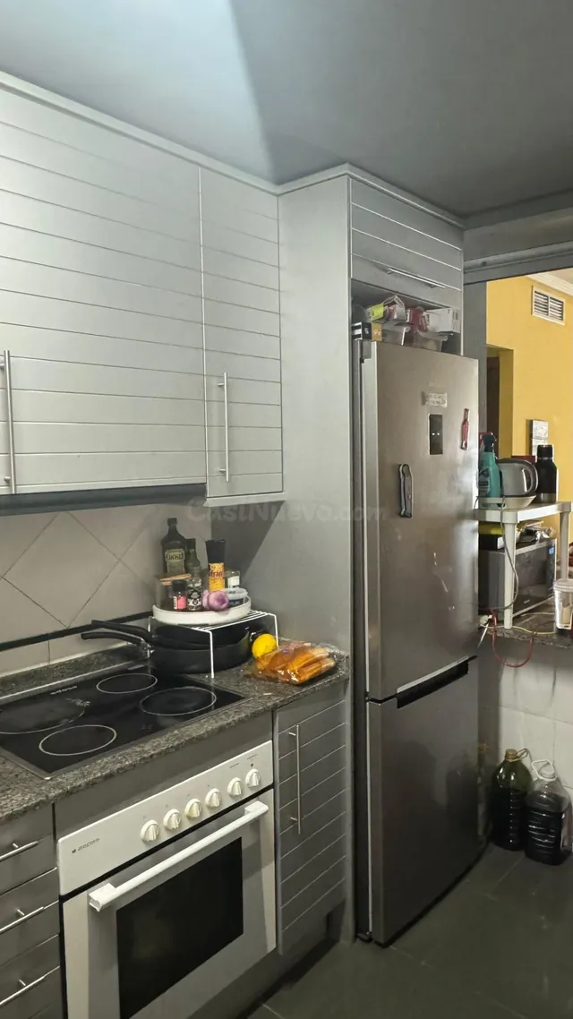 Amplio piso de 99 m2 en edificio con conserje y piscina — 3
