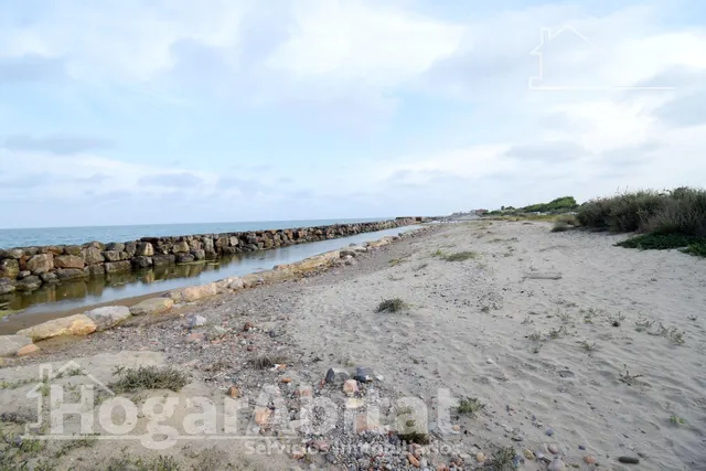 TERRENO URBANO EN PRIMERA LÍNEA JUNTO AL MAR — 45