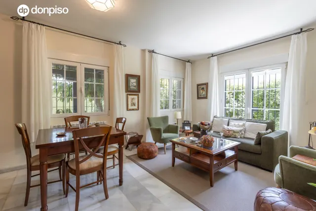 Chalet pareado con piscina, jardín y bonitas vistas a Granada en La Zubia — 8