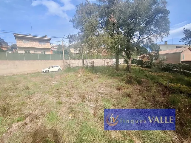 TERRENO POLANO EN URBANIZACIÓN
