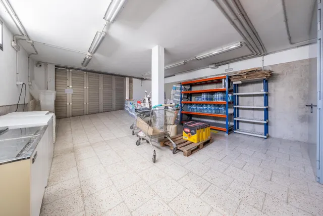 VENTA DE EDIFICIO CONDICIONADA A LA ADQUISICIÓN DE LA PANADERÍA + VIVIENDA + NAVE — 11