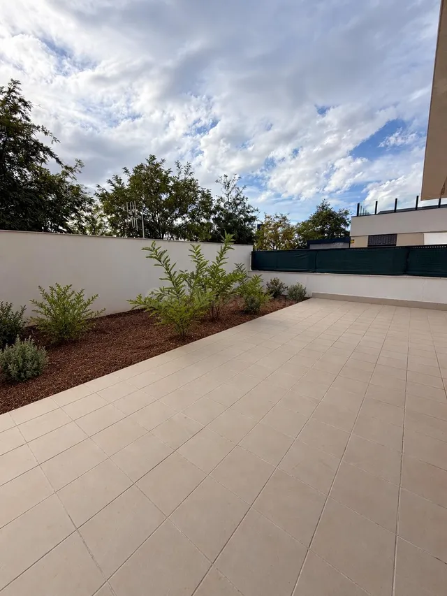 Moderna Planta Baja en Mairena del Aljarafe con Amplio Patio - foto 3
